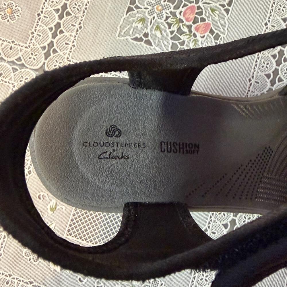 Clarks Black Crisscross Strap Comfort Sandals - Picture 4 of 6